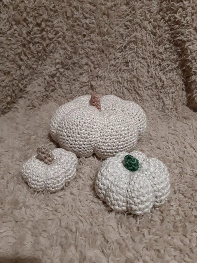 3 CITROUILLES AU CROCHET