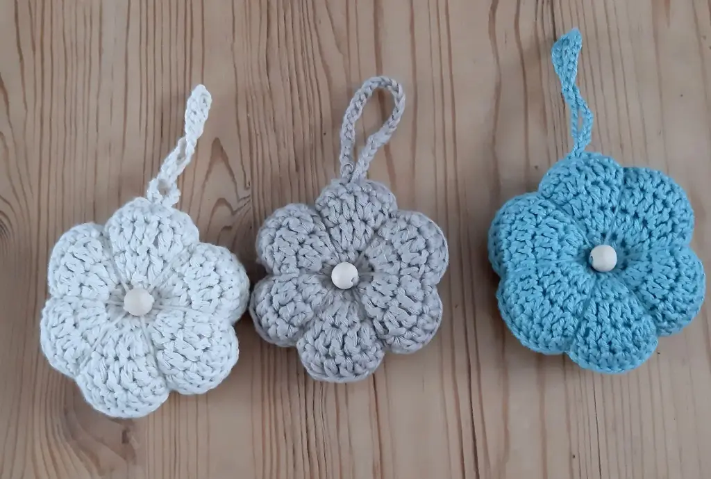 DECO FLEUR AU CROCHET