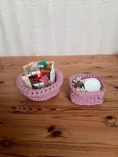 2 PANIERS AU CROCHET (rose/violine)