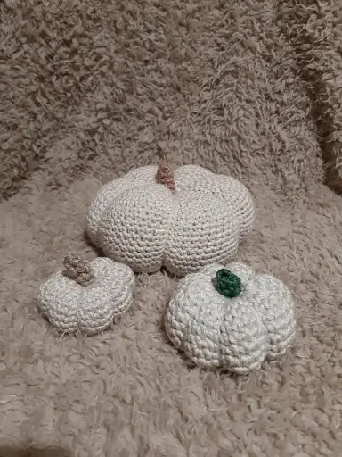 3 CITROUILLES AU CROCHET