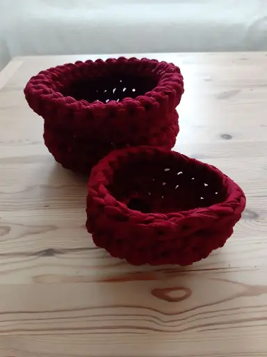 2 PANIERS AU CROCHET (rouge foncé)
